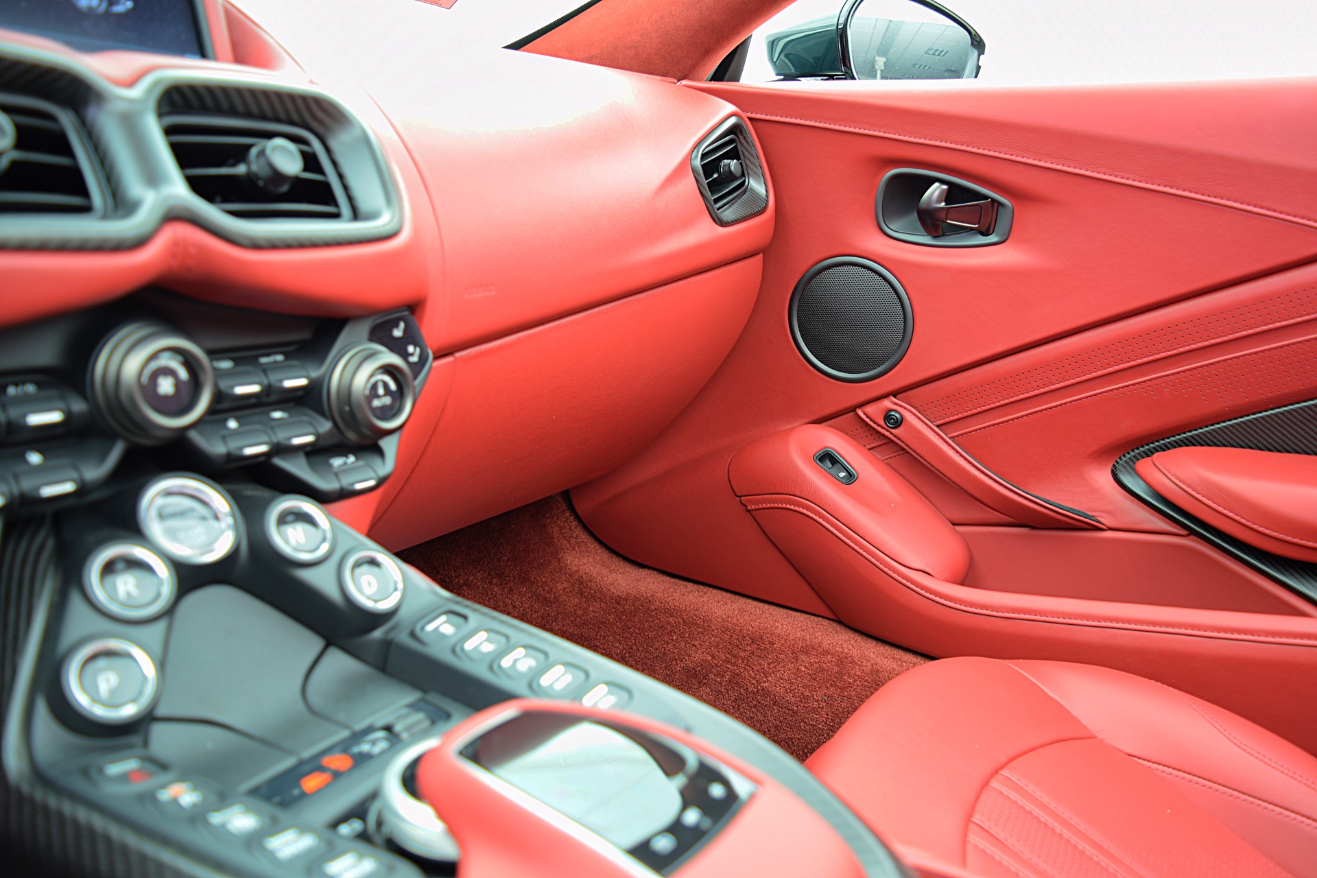 Used 2021 Aston Martin Vantage Roadster | St. Petersburg, FL