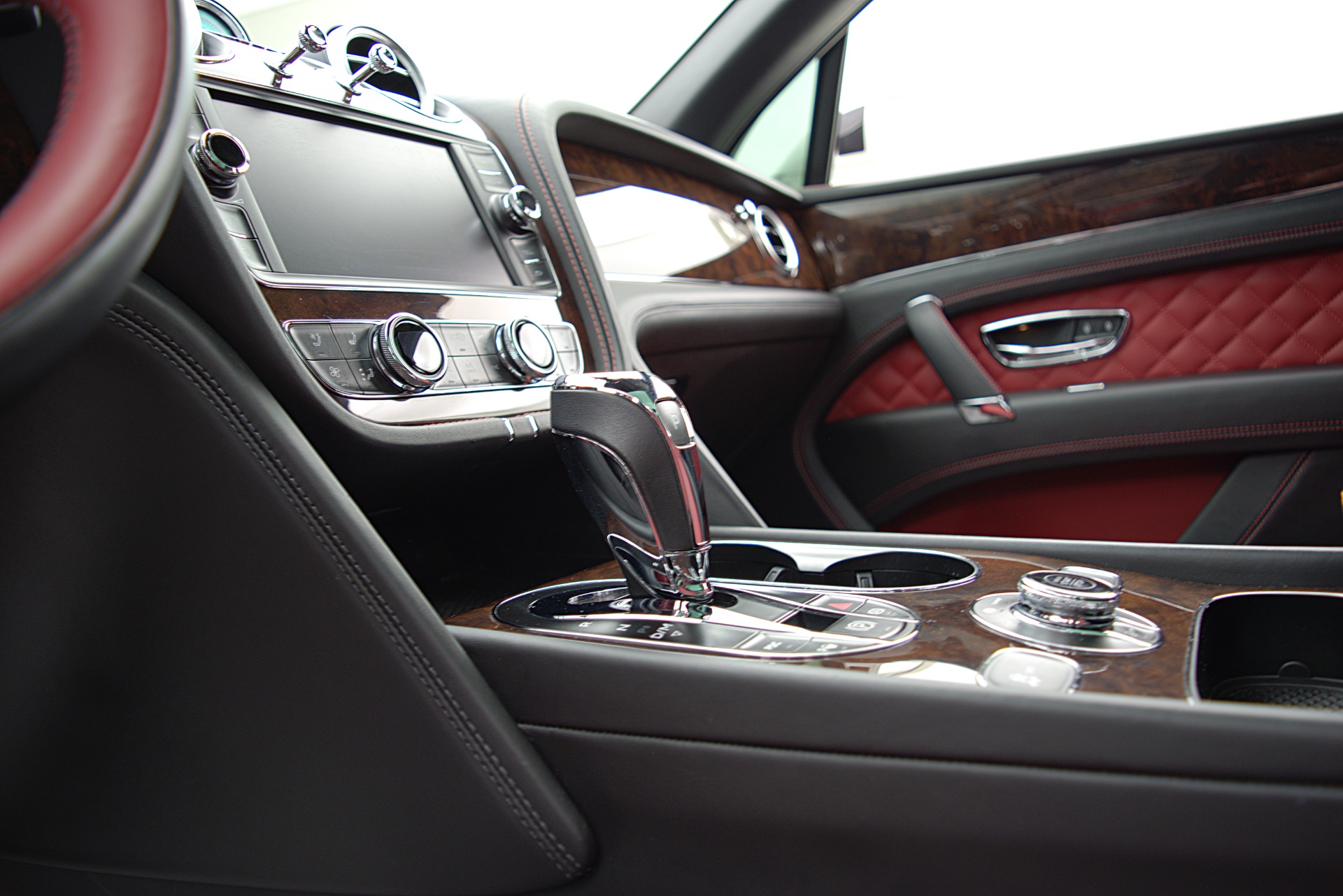 Used 2018 Bentley Bentayga W12 Signature AWD / LEASE OPTIONS AVAILABLE | St. Petersburg, FL