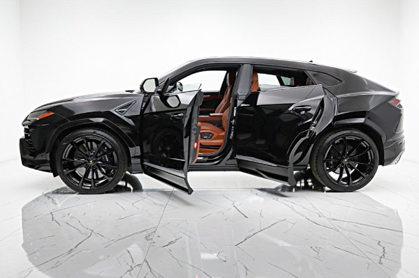 Used 2019 Lamborghini Urus / SELEZIONE PRE-OWNED CERTIFIED for sale $179,000 at Bentley Palmyra N.J. in Palmyra NJ 08065 4