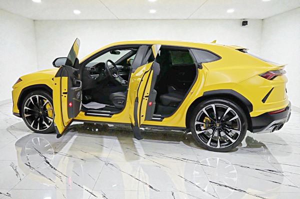 Used 2022 Lamborghini Urus /SELEZIONE PRE-OWNED CERTIFIED for sale $229,000 at Bentley Palmyra N.J. in Palmyra NJ 08065 4