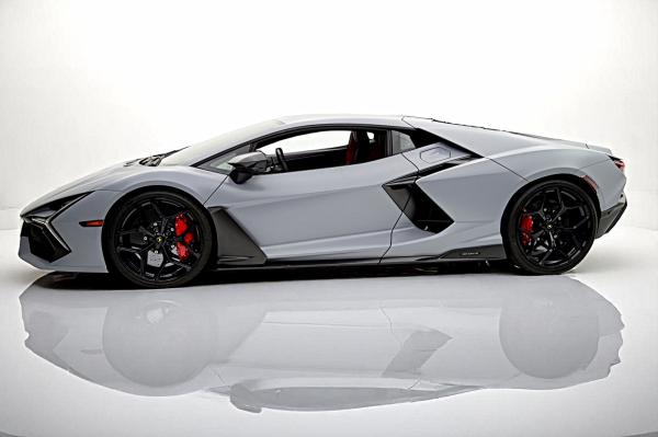 Used 2024 Lamborghini Revuelto for sale $741,000 at Bentley Palmyra N.J. in Palmyra NJ 08065 4