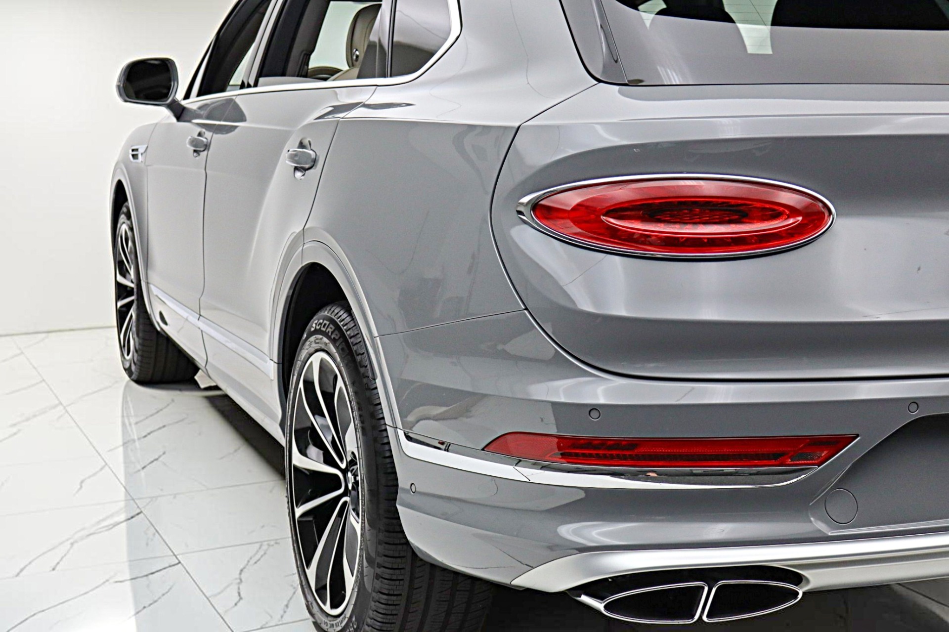 2024 Bentley Bentayga - Photo 9