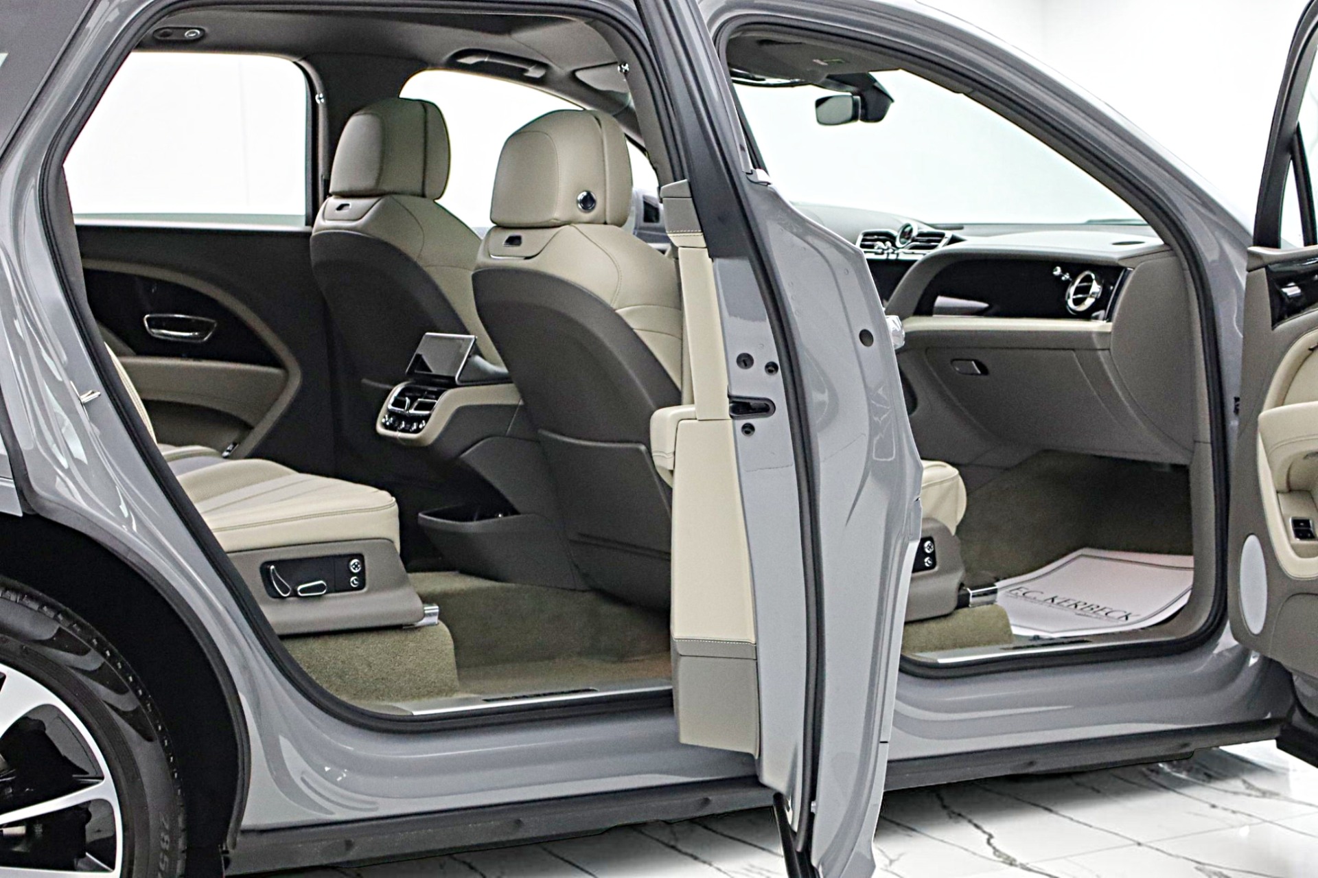 2024 Bentley Bentayga - Photo 15