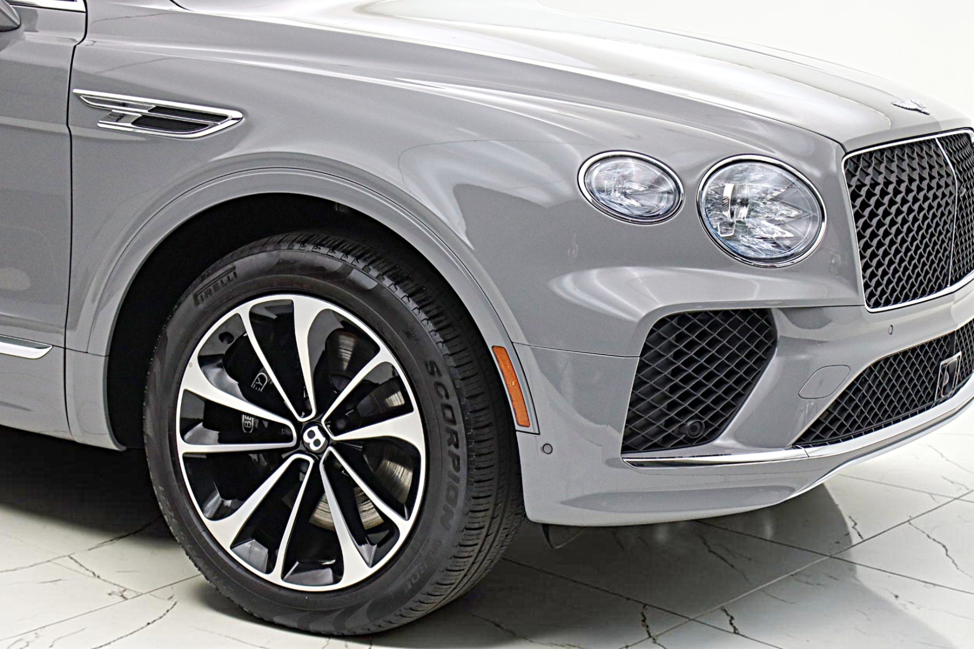 2024 Bentley Bentayga - Photo 18