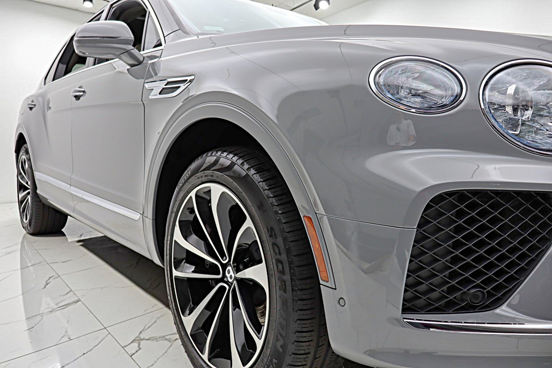 2024 Bentley Bentayga - Photo 23