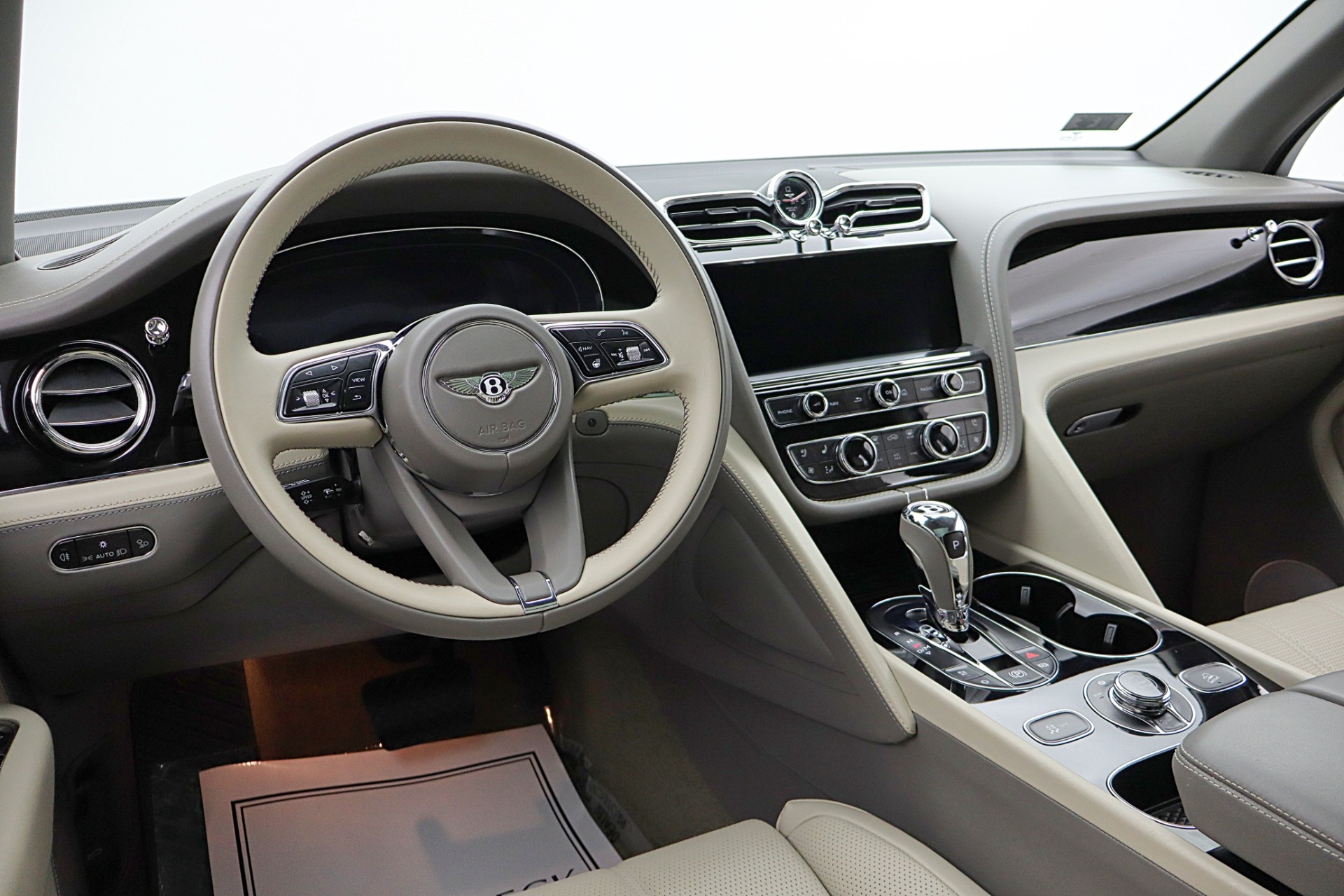 2024 Bentley Bentayga - Photo 25