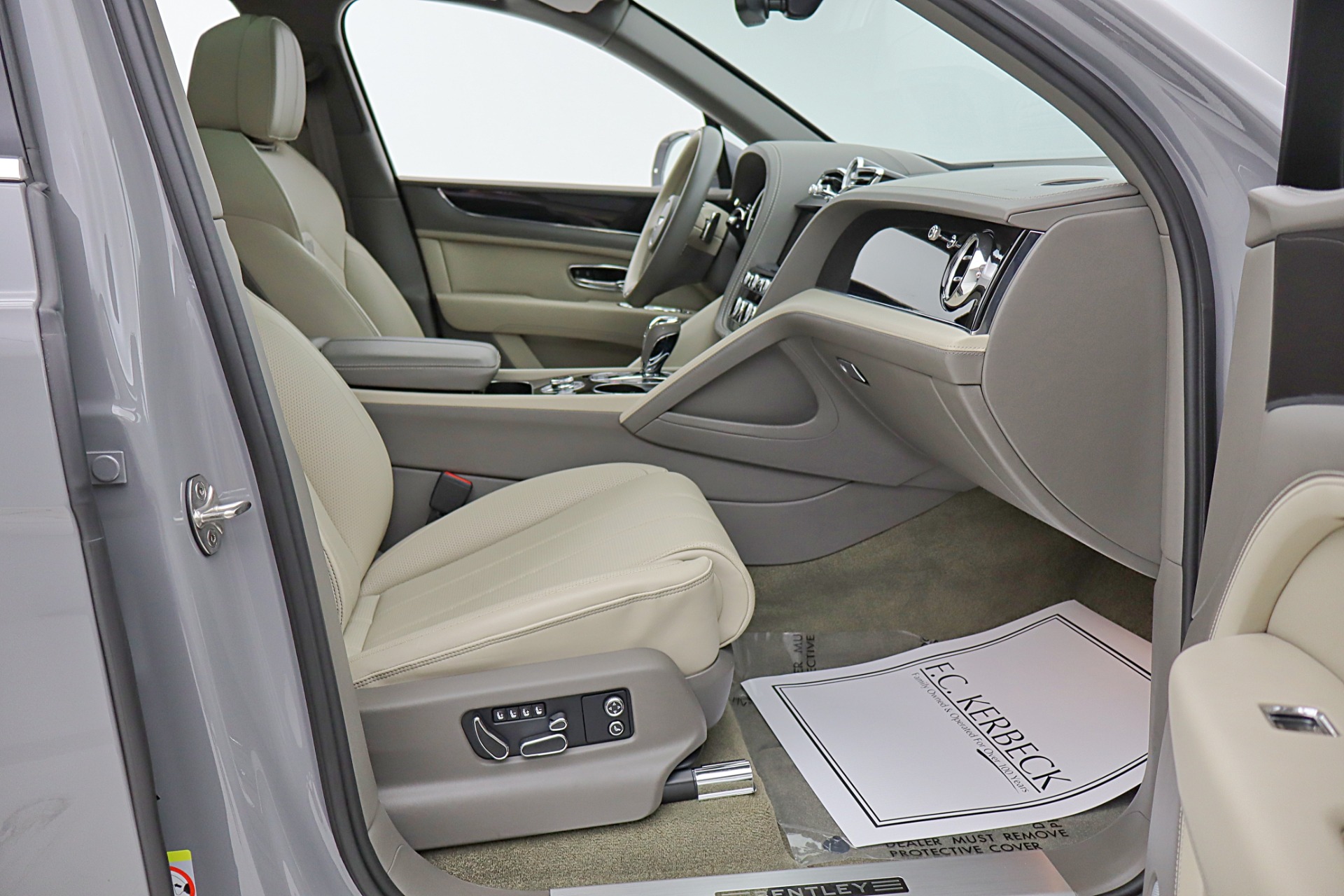 2024 Bentley Bentayga - Photo 33