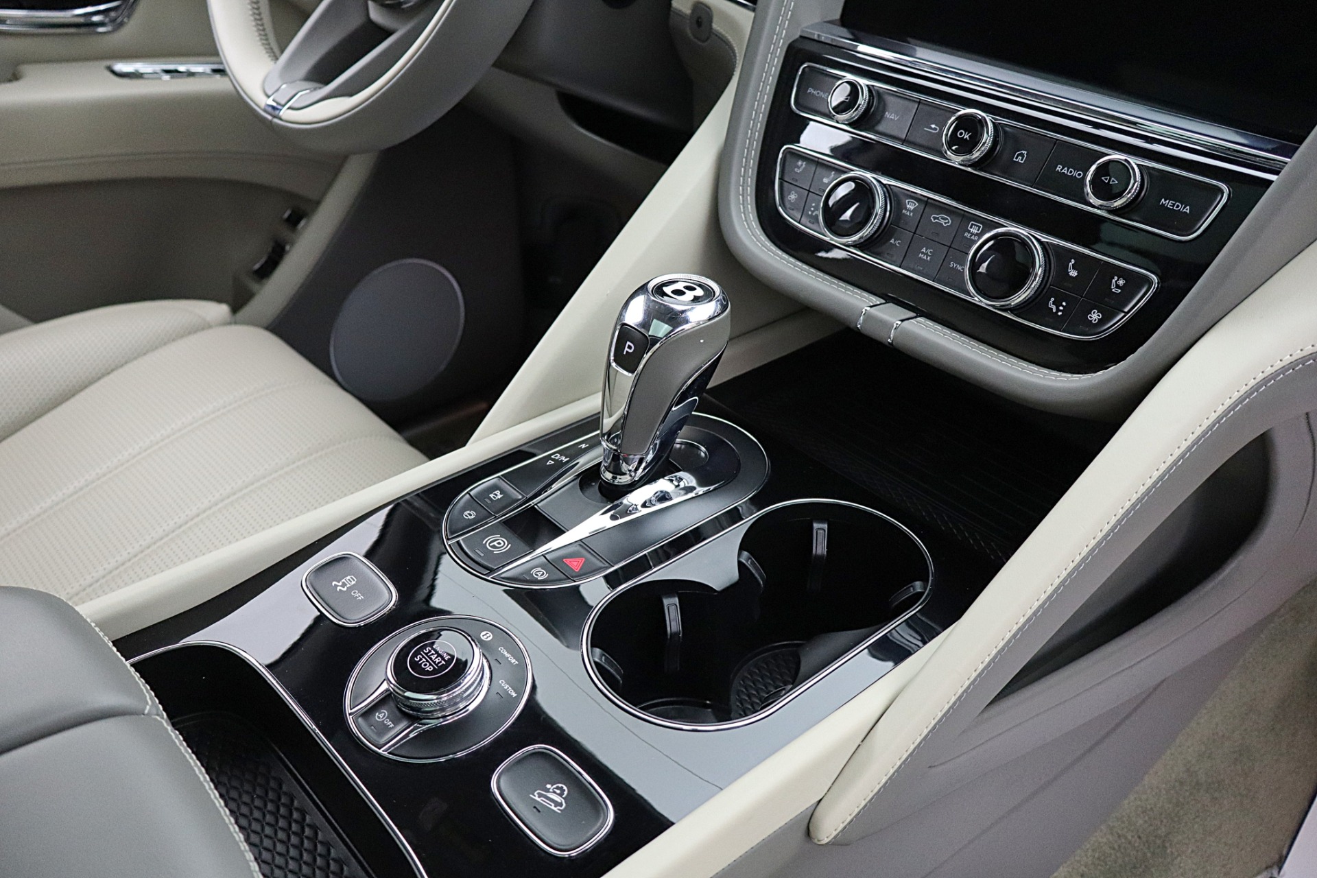 2024 Bentley Bentayga - Photo 36