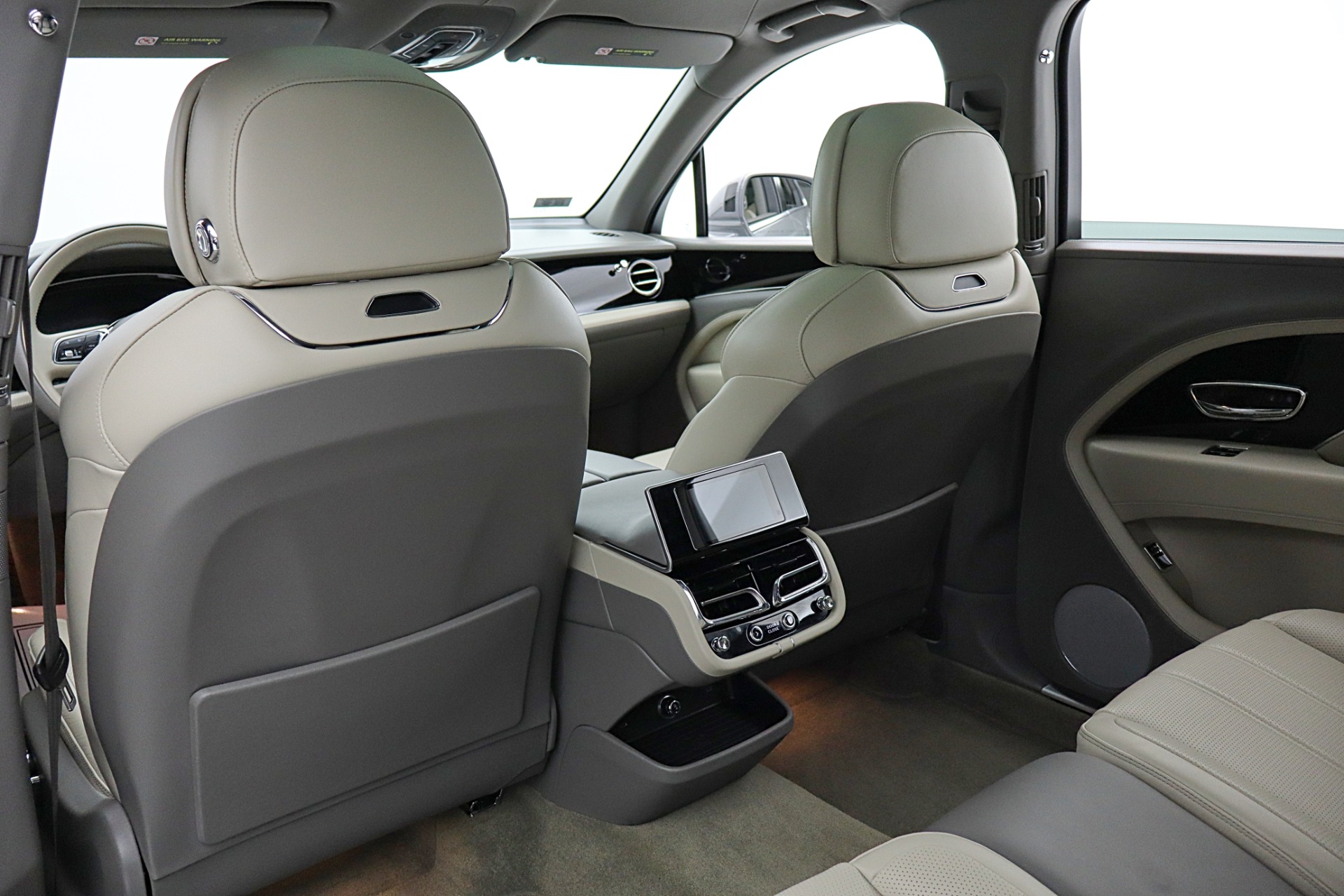 2024 Bentley Bentayga - Photo 46