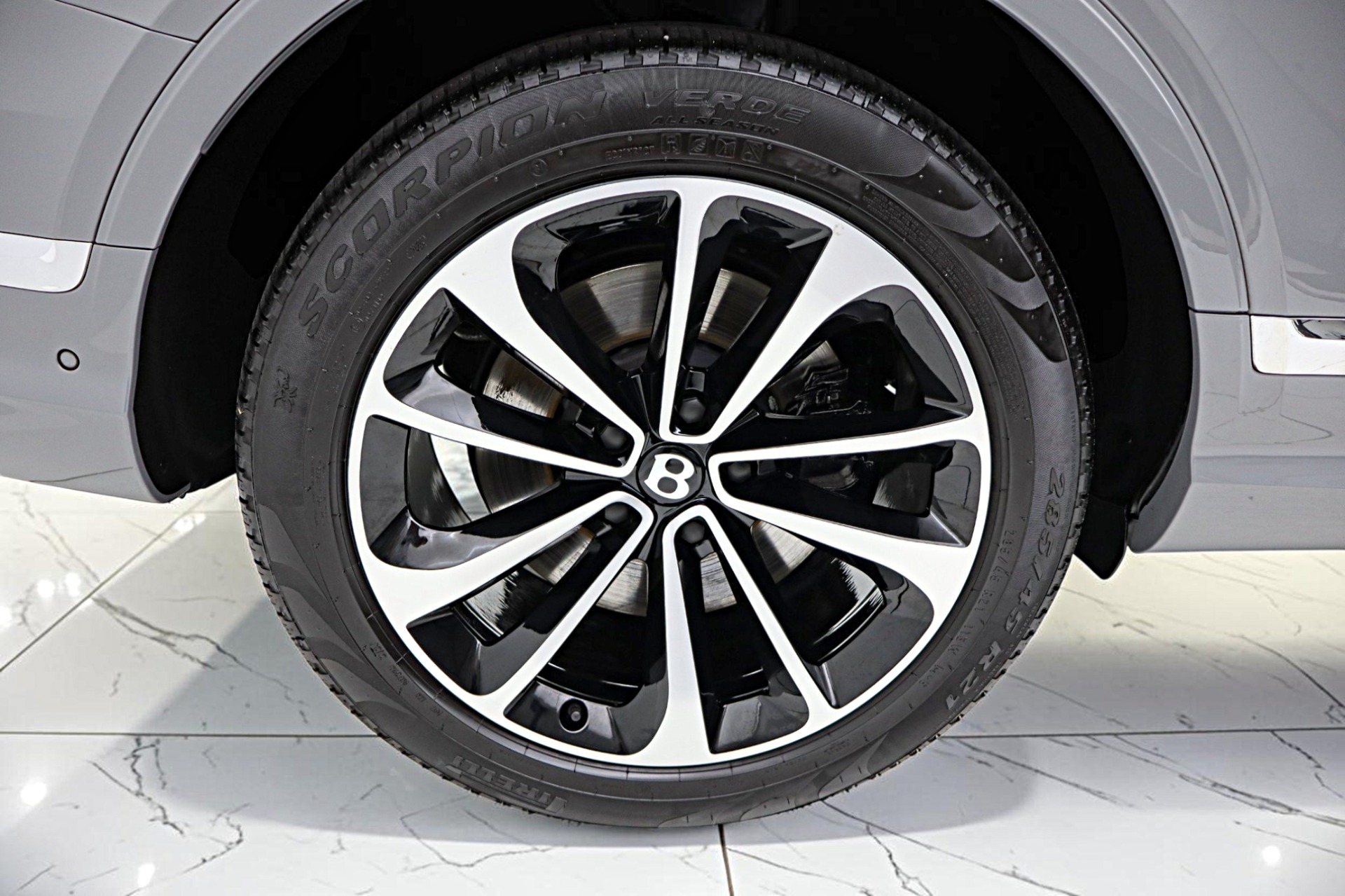 2024 Bentley Bentayga - Photo 53