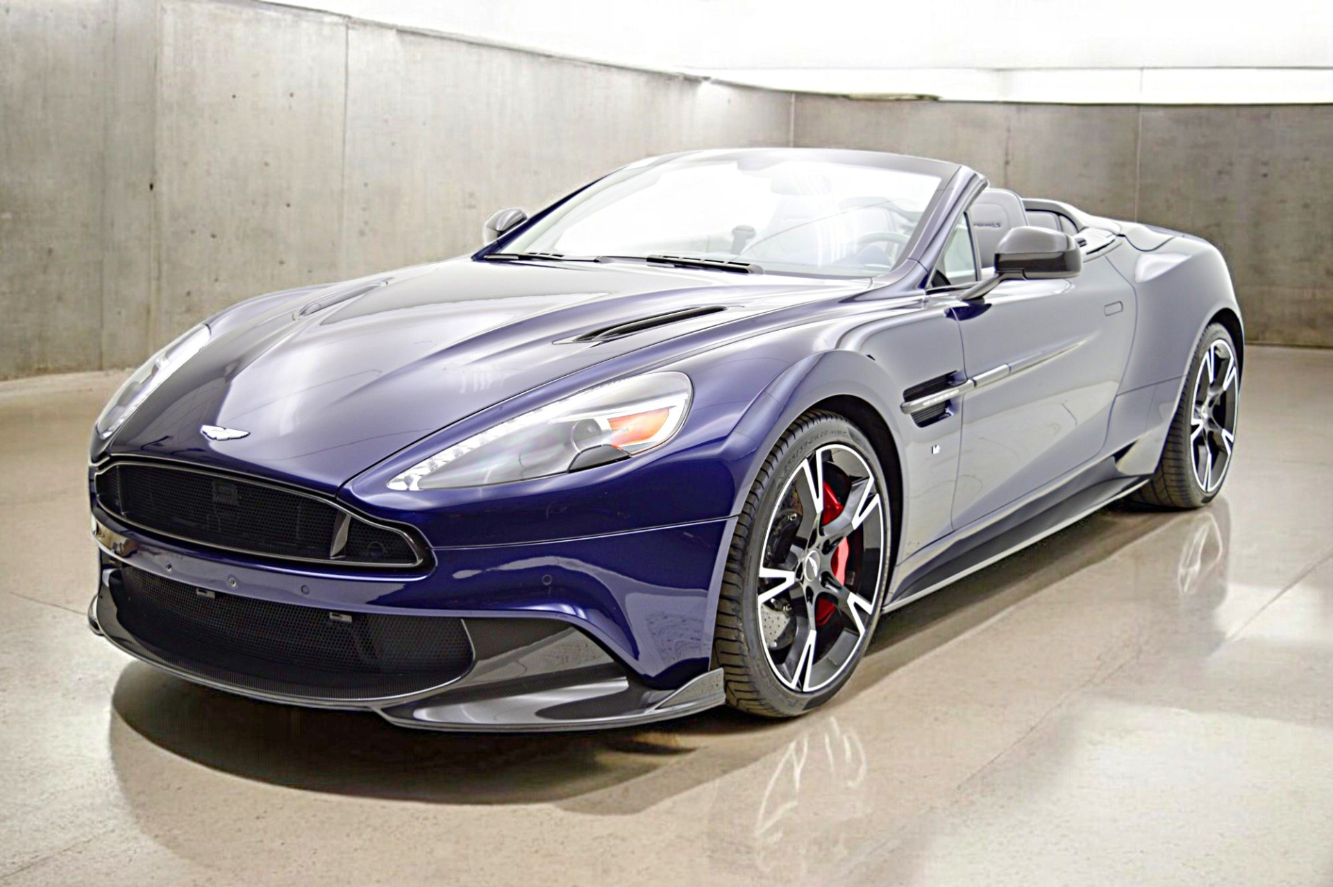 Used 2018 Aston Martin Vanquish S Volante for sale Sold at Bentley Palmyra N.J. in Palmyra NJ 08065 2