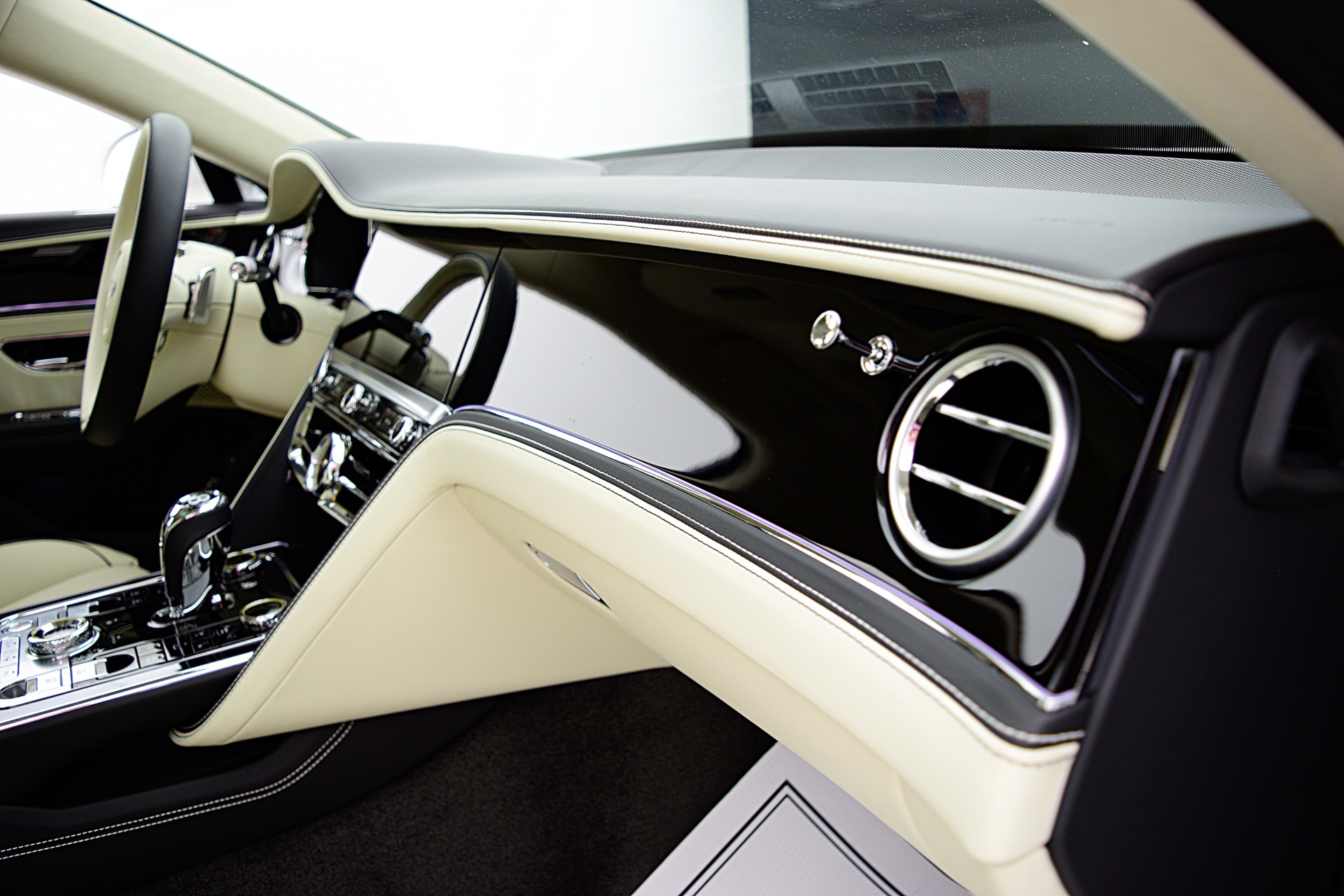 2024 Bentley Flying Spur S - Photo 26