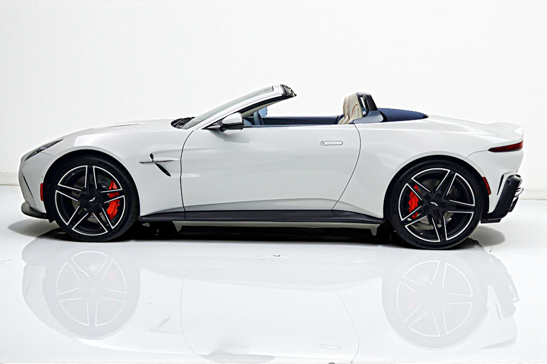 New 2026 Aston Martin Vantage Roadster For Sale ($260,000