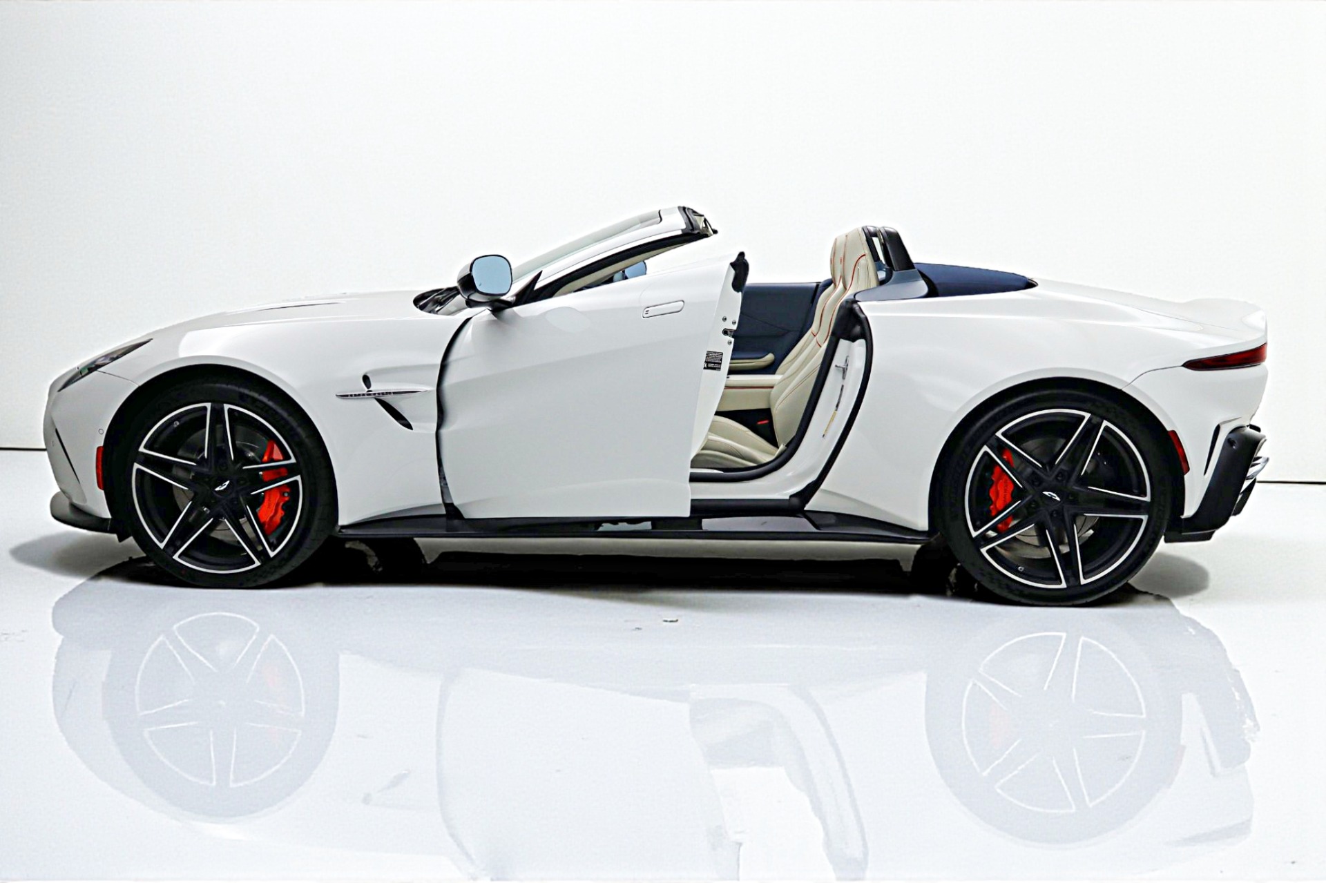 New 2026 Aston Martin Vantage Roadster For Sale ($260,000
