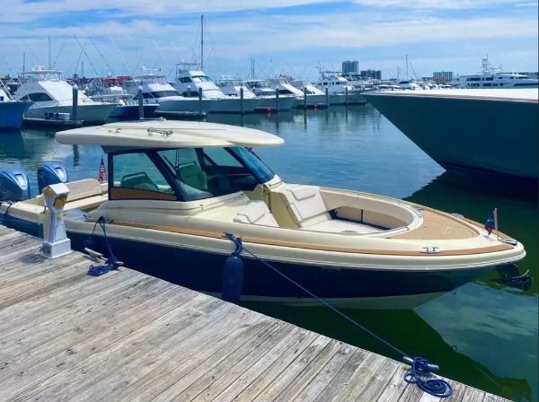 Used 2021 Chris-Craft Calypso 35 for sale $429,000 at Bentley Palmyra N.J. in Palmyra NJ 08065 3
