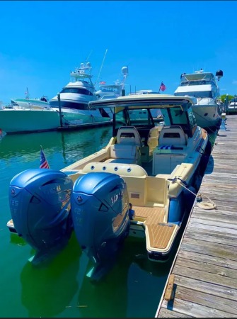 Used 2021 Chris-Craft Calypso 35 for sale $429,000 at Bentley Palmyra N.J. in Palmyra NJ 08065 4