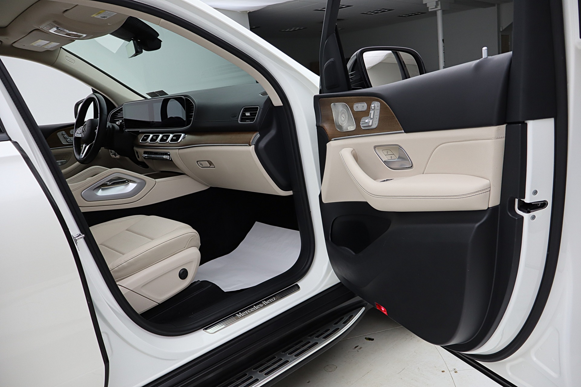 2023 Mercedes-Benz GLS GLS450 - Photo 32