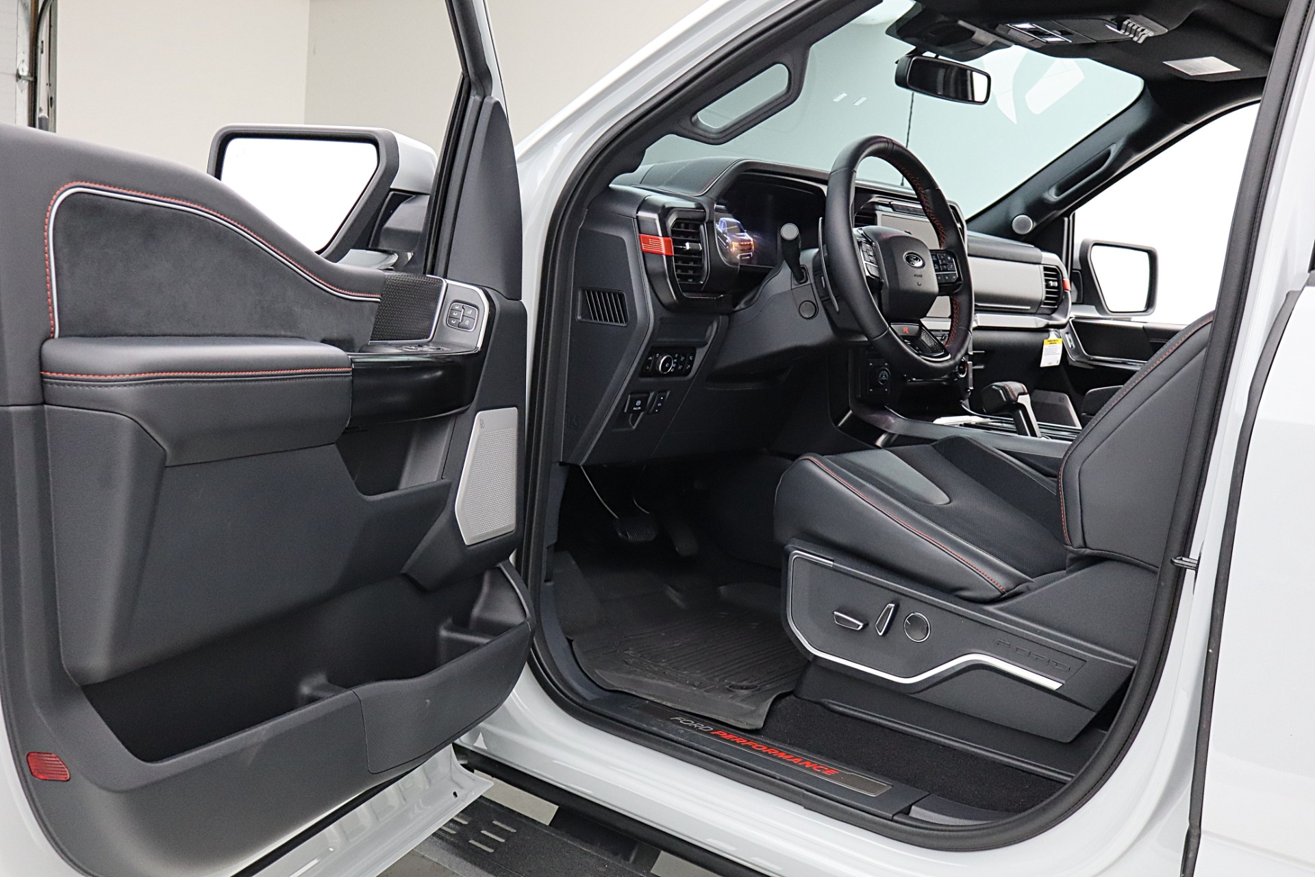 2026 Ford F-150 Raptor - Photo 38