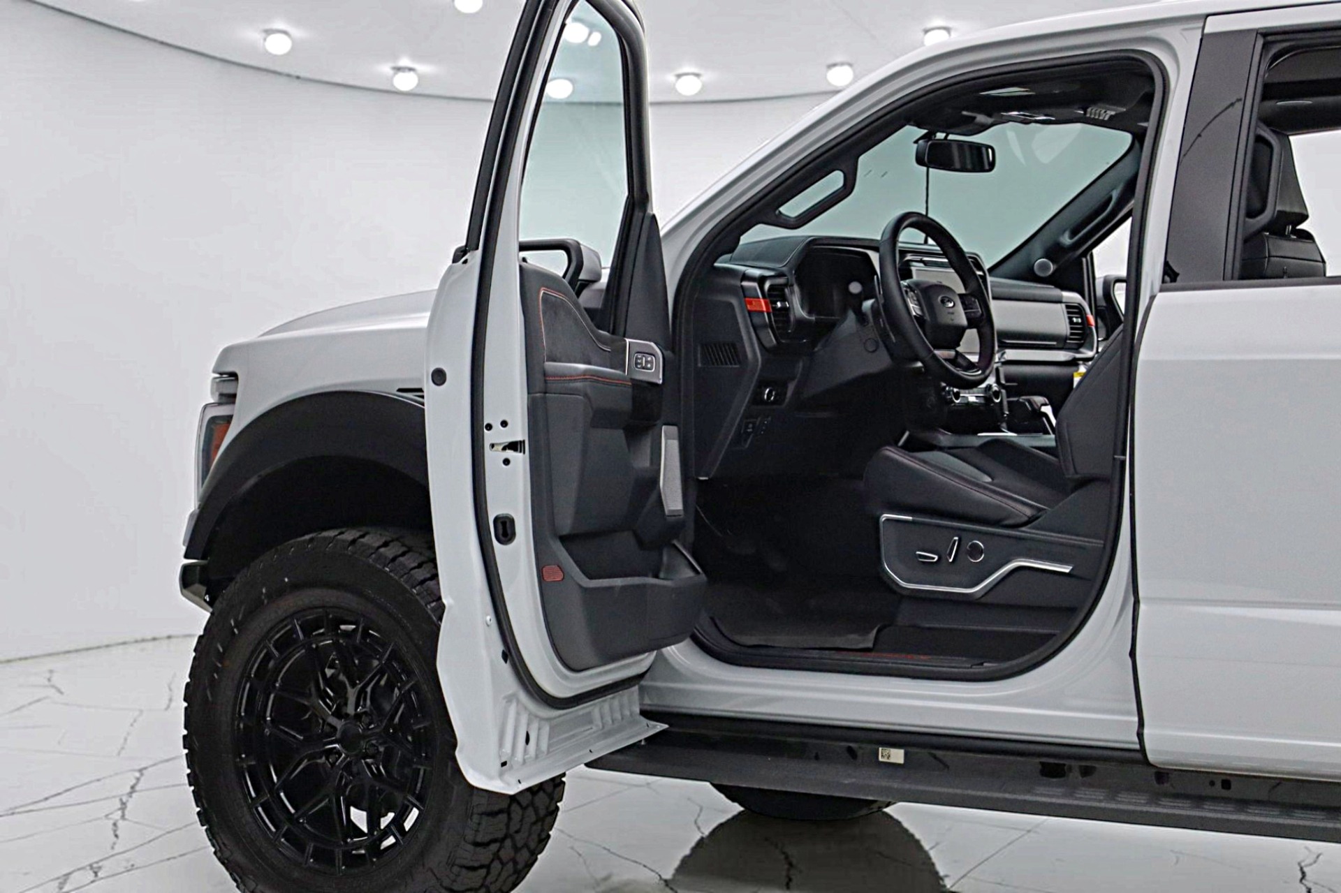 2026 Ford F-150 Raptor - Photo 7