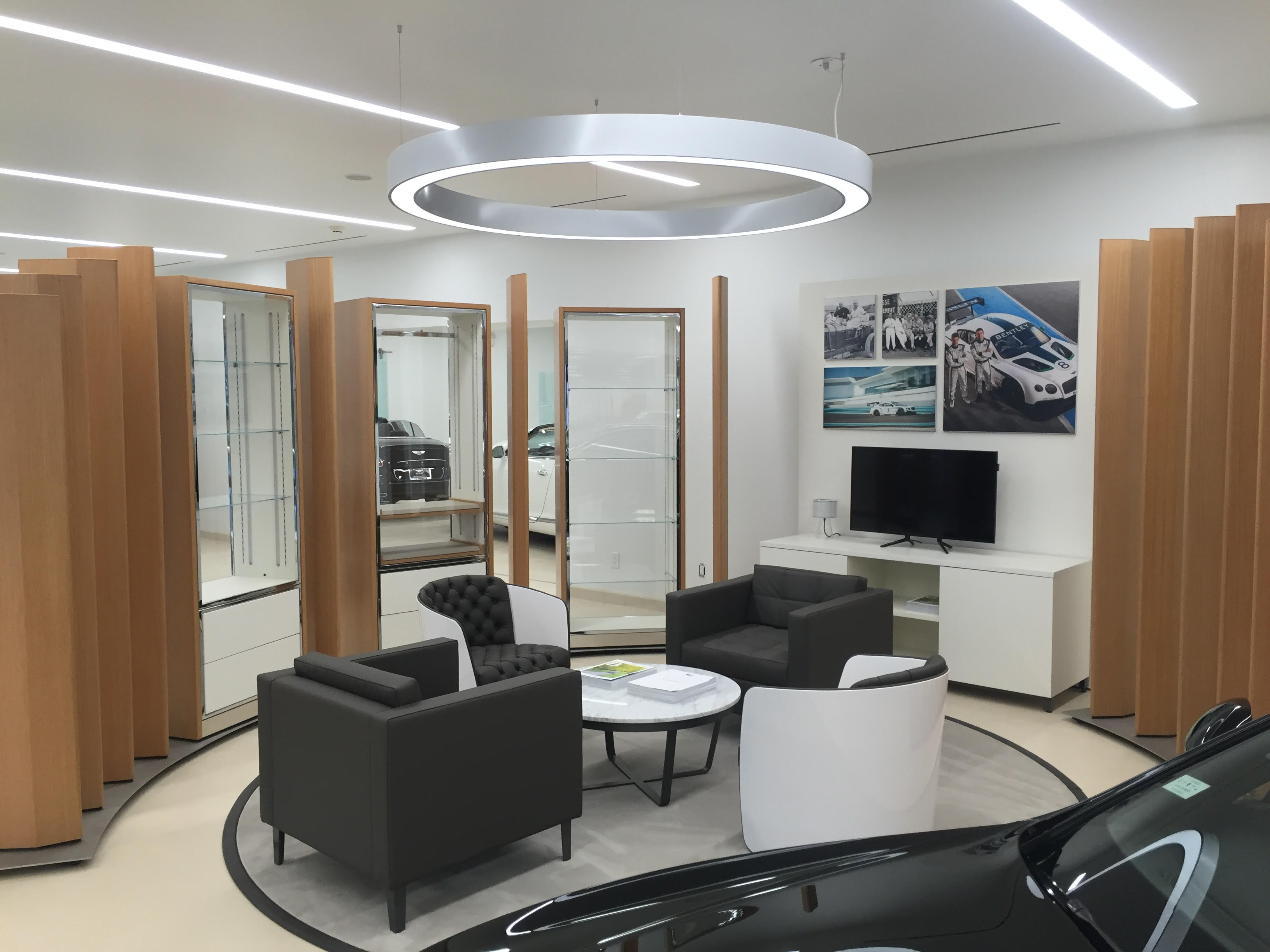 FC Kerbeck Bentley Showroom Waiting Area - FC Kerbeck Palmyra, New Jersey - New and Pre-Owned Bentley's